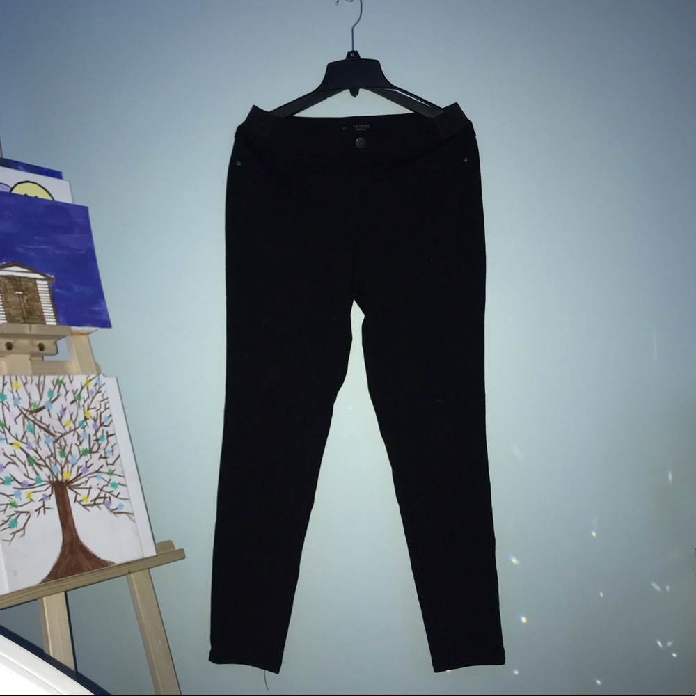 Black jeggings.